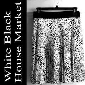 WhiteHouse BlackMarket size 4 pleated b & w skirt